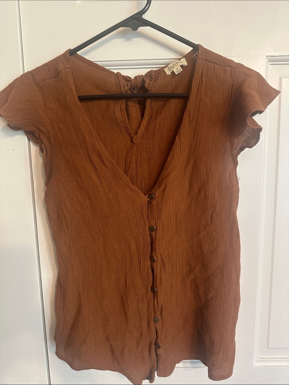 Lily White Rust Brown Button-Front Flutter Sleeve Top